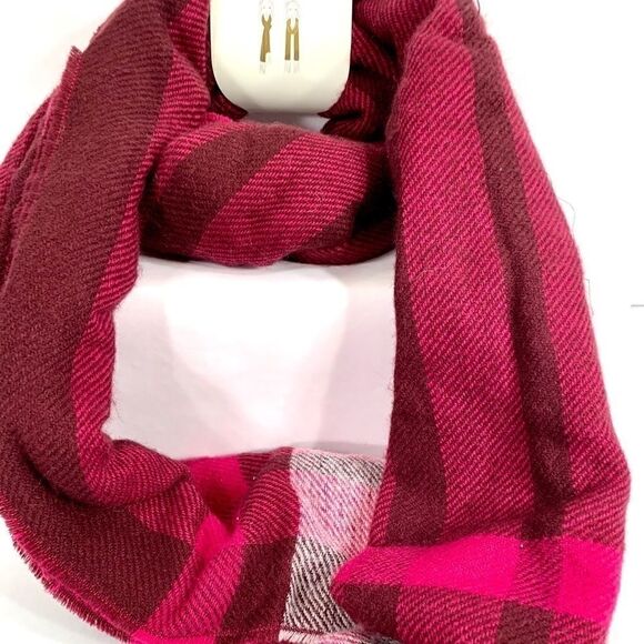 PINK PLAID ACRYLIC OBLONG SCARF NWT - Picture 2 of 3